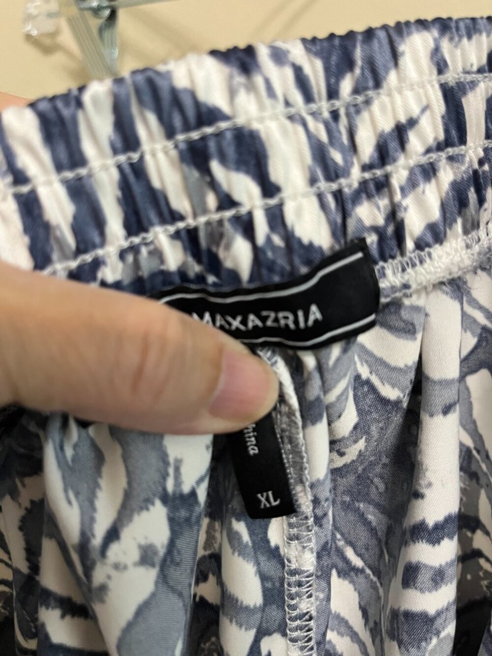 BCBGMAXAZRIA Shorts Resortwear Quiet Luxury Satin Feel XL - Picture 6 of 10